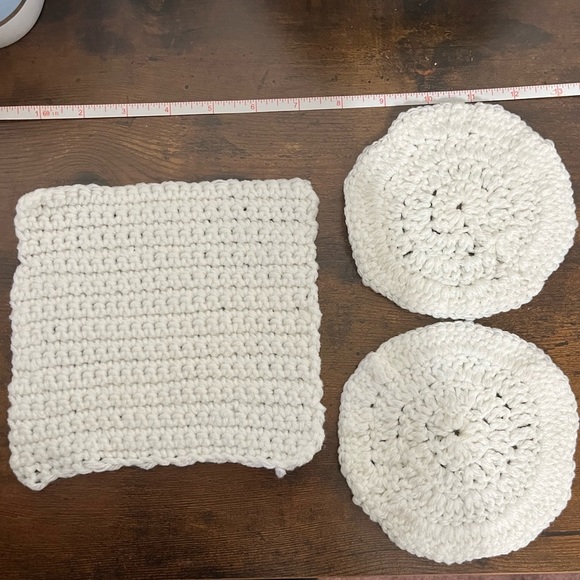 White crochet pot holders, never used. - Picture 5 of 6